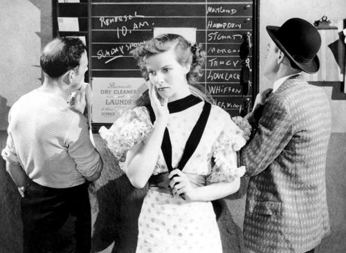 «Ранняя слава» (1933) В этом фильме Лоуэлла Шермана она сыграла молодую актрису Еву Лавлейс, которая приехала покорять Голливуд с напутственным письмом Бернарда Шоу в кармане. Третий фильм в карьере — и невероятная удача!