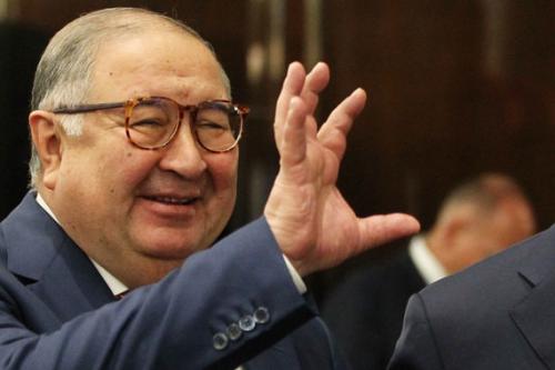 В 1986 году Усманова обвинили в хищении, вымогательстве и мошенничестве и назначили ему наказание в виде восьми лет лишения свободы. Спустя шесть лет Алишер был освобожден досрочно. После выхода из тюрьмы он заявил, что дело было сфабриковано. В 2000 году это подтвердил Верховный суд Республики Узбекистан.