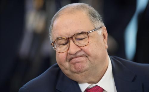 После выхода на свободу будущий миллиардер занялся бизнесом: он стал организовывать туры для богатых людей, затем переехал в Россию и занялся выпуском полиэтиленовой продукции Раменского завода пластмасс.