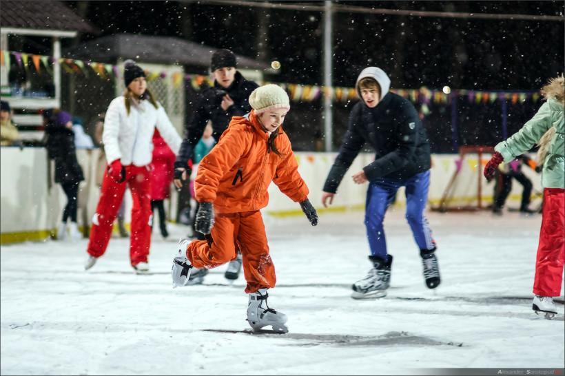 Около 300 катков и более 700 хоккейных площадок откроются в Подмосковье к зимнему сезону