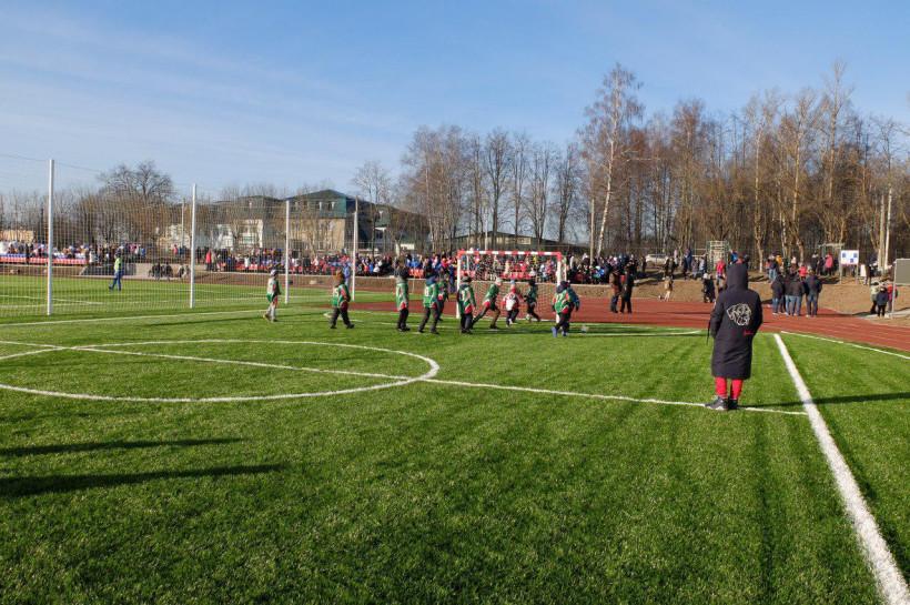 В Краснозаводске открыли обновлённый стадион с новым футбольным полем и дорожками