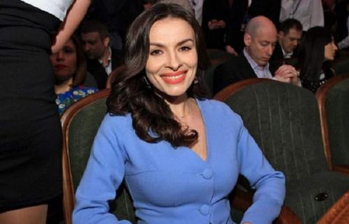 Но от экрана далеко артистка не уходила, параллельно строя карьеру ведущей на ТВ Украины. Была наставницей в шоу "Хочу V ВИА Гру". Именно ее трио в итоге стало победителями шоу и сейчас выступает как "ВИА Гра".