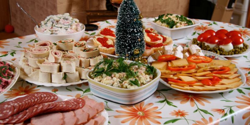 Минздрав Подмосковья рассказал, какие продукты желательно исключить из новогоднего меню