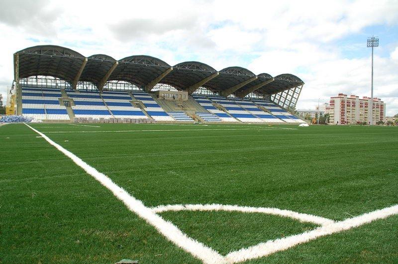 Новое футбольное поле откроют на стадионе «Авангард»
