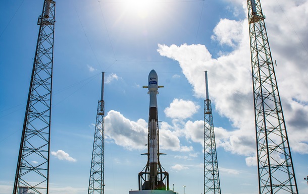 SpaceX успешно запустила ракету со спутником