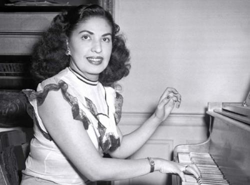 В результате на весь мир прогремела одна только "Besame Mucho", хотя в Испании Веласкес была знаменитостью. К примеру, композицию "Cachito" забрал к себе в репертуар американский джазовый пианист и певец Нэт Кинг Коул (1919-1965). В 2004 году в Мексике был установлен памятник поэтессе.