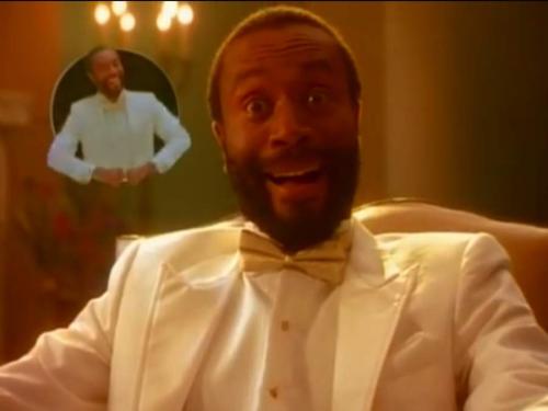 Bobby McFerrin – "Dont Worry, Be Happy", 1988 год Мало кто сможет назвать хотя бы еще одну песни МакФеррина, но героем одного хита его называть можно с натяжкой. До выхода "Dont Worry Be Happy" джазовый музыкант выпустил четыре альбома, успел посотрудничать с Херби Хэнкоком и получить пять "Грэмми".