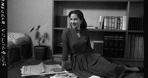 Consuelo Velazquez – "Besame Mucho", 1940 год Возможно, это не самая популярная песня, но ее знает практически каждый человек на планете. Создателем ее является молодая пианистка Консуэло Веласкес - тогда она находилась под впечатлением оперы Энрике Гранадоса "Гойески".