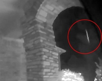 Похищение человека инопланетянами сняли на видео в Великобритании Похищение человека инопланетянами сняли на видео в Великобритании