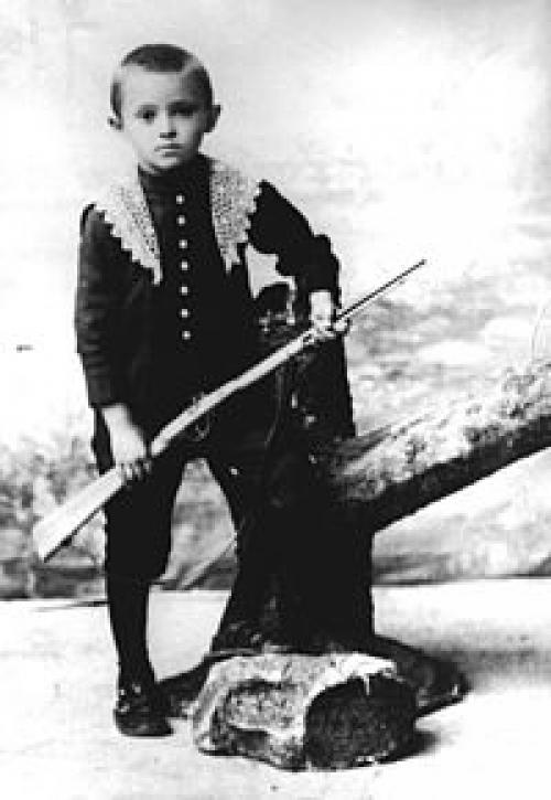 Сергей Павлович Королев родился 12 января 1907 в Украине, в Житомире. Еще в школьные годы Сергей отличался исключительными способностями и неукротимой тягой к новой тогда авиационной технике.