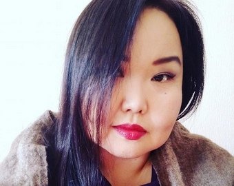 Девушка на каблуках легко сломала хребтовую кость быка Девушка на каблуках легко сломала хребтовую кость быка