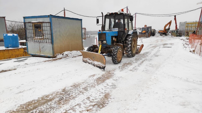 Главгосстройнадзор взял на особый контроль ситуацию с уборкой снега на стройплощадках из-за снегопада