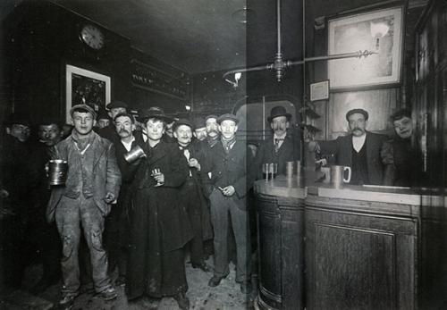 1. Посетители лондонского паба, 1898 год