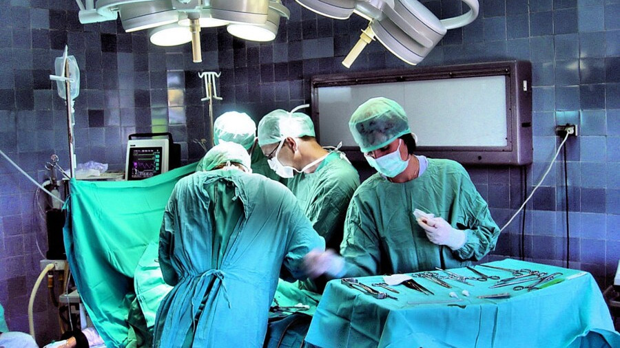 Подмосковные врачи удалили из брюшной полости пациентки опухоль размером более 30 см