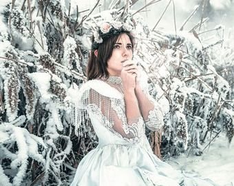 Учительница устроила фотосессию с мокрой одеждой на морозе Учительница устроила фотосессию с мокрой одеждой на морозе