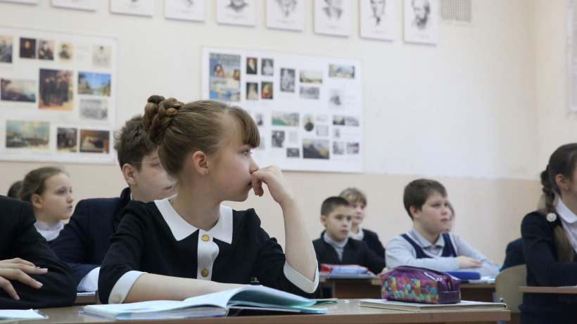 Ученики на уроке в средней общеобразовательной школе №10 в Ногинске.