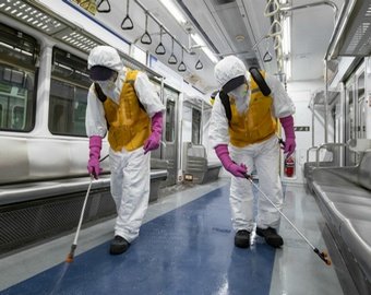 Облизавшего поручни в метро мужчину задержали Облизавшего поручни в метро мужчину задержали