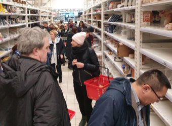 "Покушать прикупил немножко": видео с запасшимся продуктами кузбассовцем стало вирусным "Покушать прикупил немножко": видео с запасшимся продуктами кузбассовцем стало вирусным
