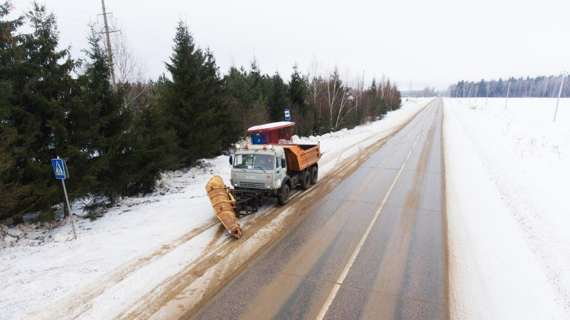 Порядка 10 тыс. километров дорог очистили от снега в Подмосковье за сутки