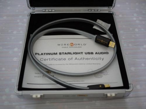 9. Платиновый кабель HDMI Starlight 7 – 4 000 долларов Примерно по цене четырех совершенно новых телефонов iPhone вы можете приобрести «премиум» кабель HDMI длиной 1,8 м для вашего телевизора или для компьютерного монитора. На вебсайте WireWorld кабель длиной 1 метр можно купить за 1 000 долларов, а кабель длиной 7 метров за колоссальные 4 000 долларов. Кабель состоит из двойной спирали кабелей, обернутых во внешнюю изоляцию по всей длине. Разъемы из углеродного волокна с наконечниками из чистого серебра для оптимальной проводимости. Компания утверждает, что ее кабель «самый совершенный кабель HDMI». Часто этот кабель выбирают для высококачественных систем домашнего кинотеатра, поскольку он обеспечивает великолепное качество звука и цвета, но при этом безумно дорогой. Не у всех будет возможность испытать этот кабель стоимостью 4 000 долларов.