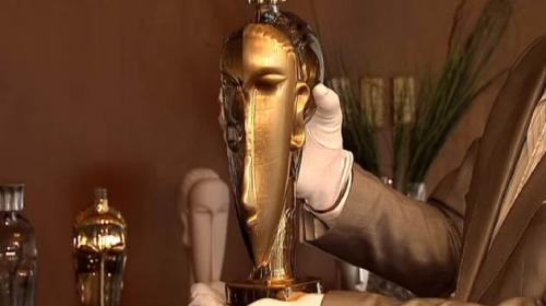 6. Бутылка воды Acqua di Cristallo Tributo a Modigliani - 60 000 долларов Большинство бутылок воды можно купить в местном магазине за 1 доллар или даже за несколько центов за бутылку, если брать большую упаковку. В крайнем случае, вы можете заплатить в десять раз больше, если все начнут запасаться водой из-за коронавируса. Но, представьте, что вы идете в магазин, а бутылка воды там стоит больше, чем новый BMW.