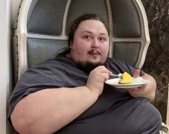 Сын Никаса Сафронова решил поправиться до 250 килограммов Сын Никаса Сафронова решил поправиться до 250 килограммов