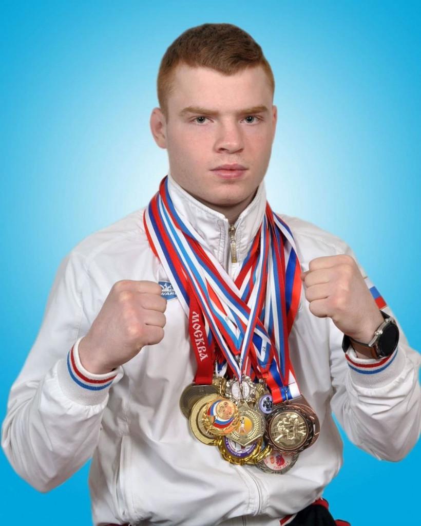 Чемпион мира и Европы по кикбоксингу Борис Шикунов провёл 30-ую онлайн-тренировку «Живу спортом»
