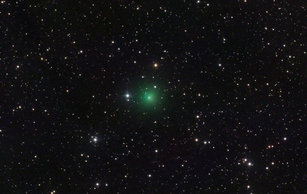 Над Землей пролетает "комета века"