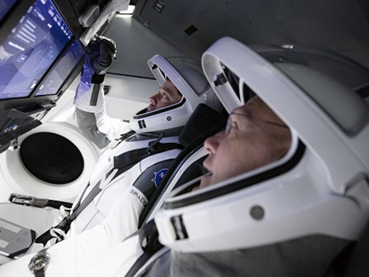 Корабль Илона Маска CrewDragon не смог стартовать из-за погоды