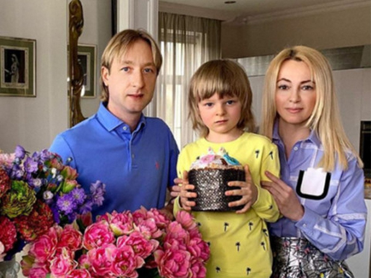 Саша Плющенко показал, как тренируется с папой на карантине