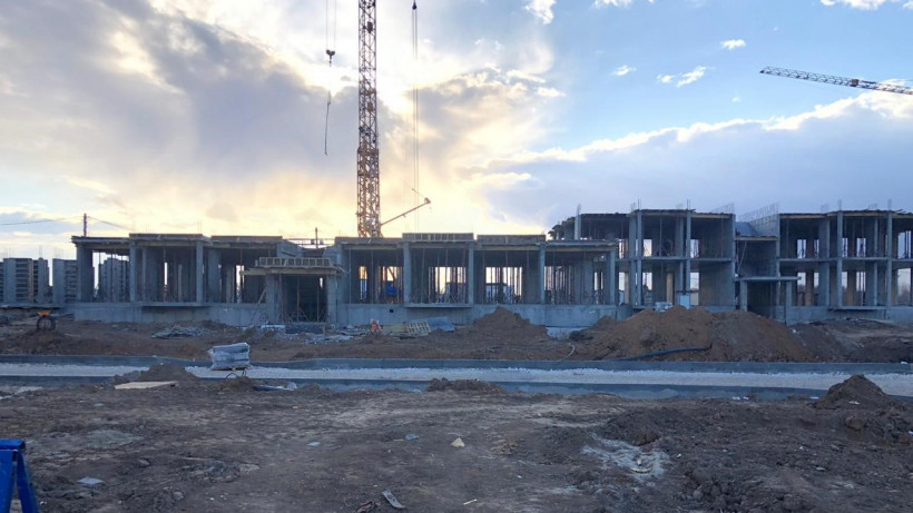 Строительство шести домов для переселенцев из аварийного жилья возобновили в Коломне