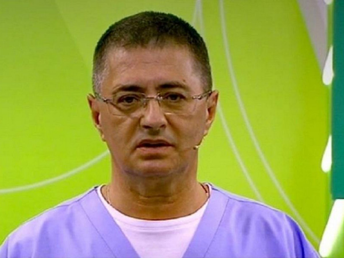 Доктор Мясников научил определять опасные родинки