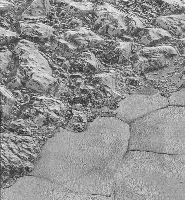 На Плутоне есть океан воды. В нем может быть жизнь