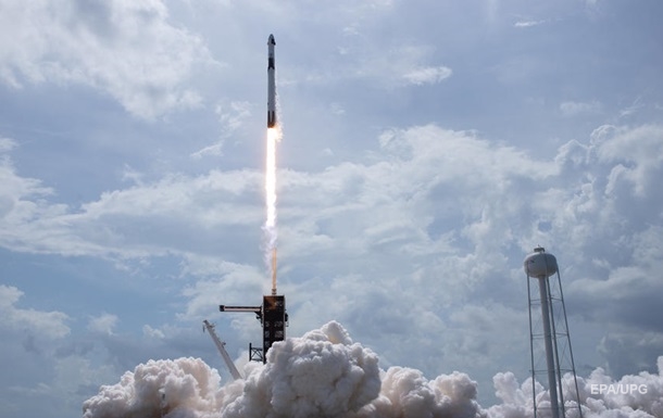 SpaceX продолжит испытания корабля для полетов на Марс