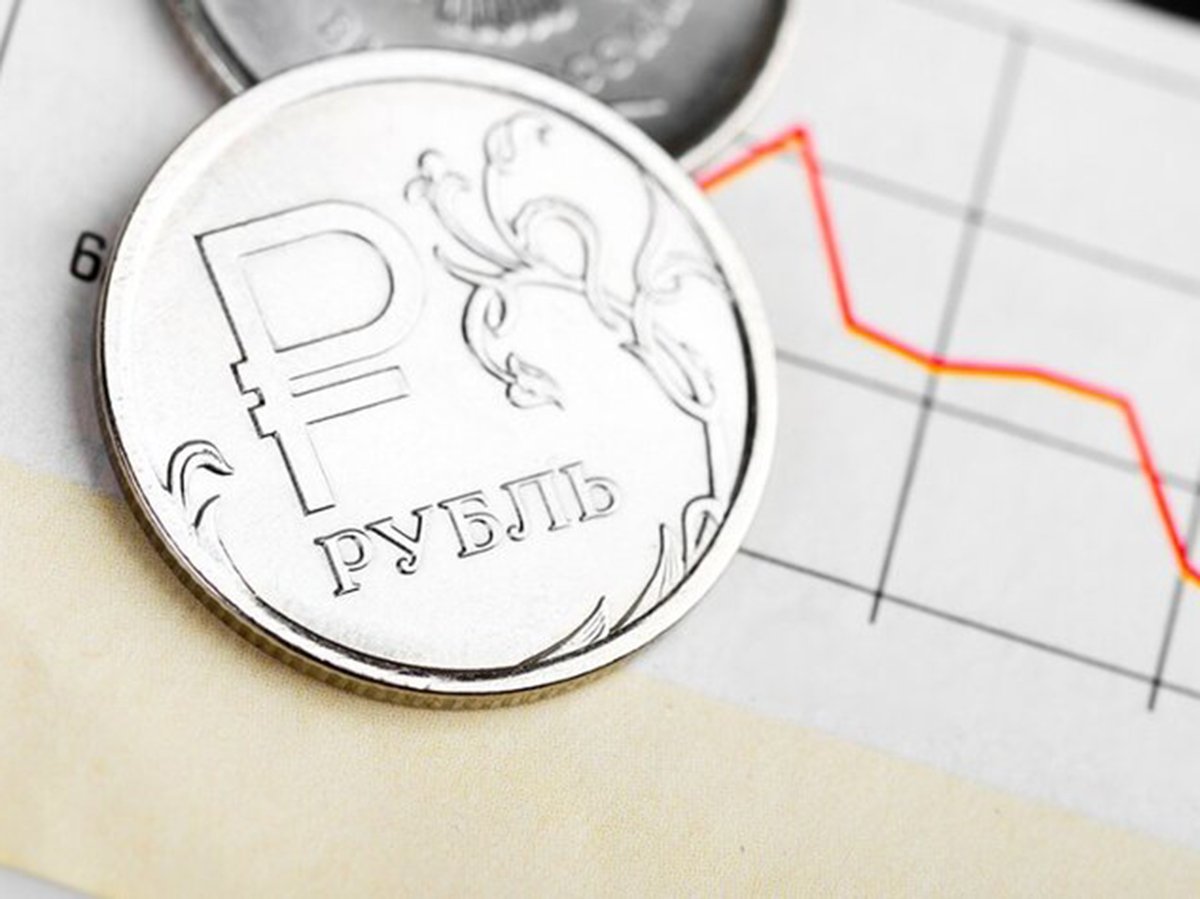 Курс рубля обрушился на торгах