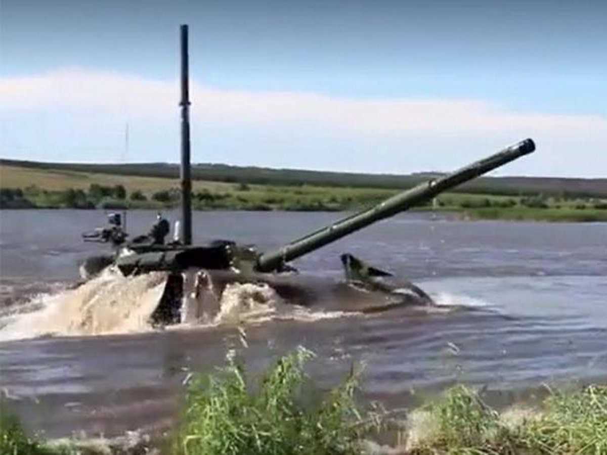 Танк, переплывший реку, поразил аргентинцев