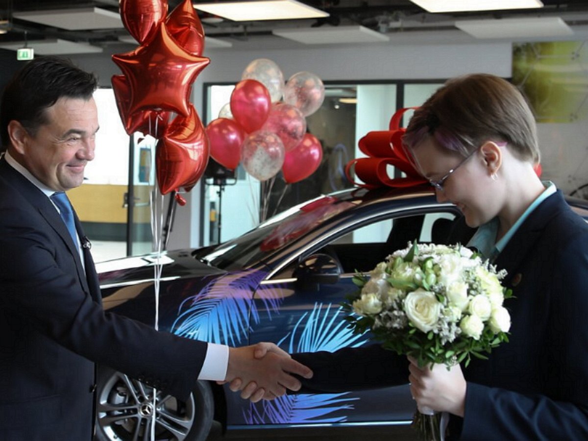 Победительнице Европейской олимпиады из Подмосковья подарили Mercedes