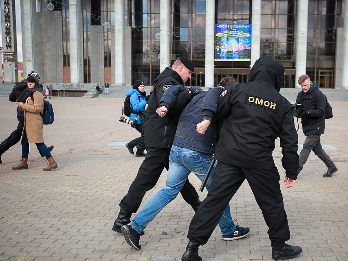 Протесты в Белоруссии: у Дома правительства задержали протестующих