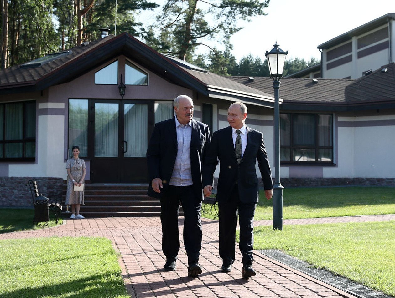 СМИ: Лукашенко для побега готовит две тайные резиденции в Китае и России