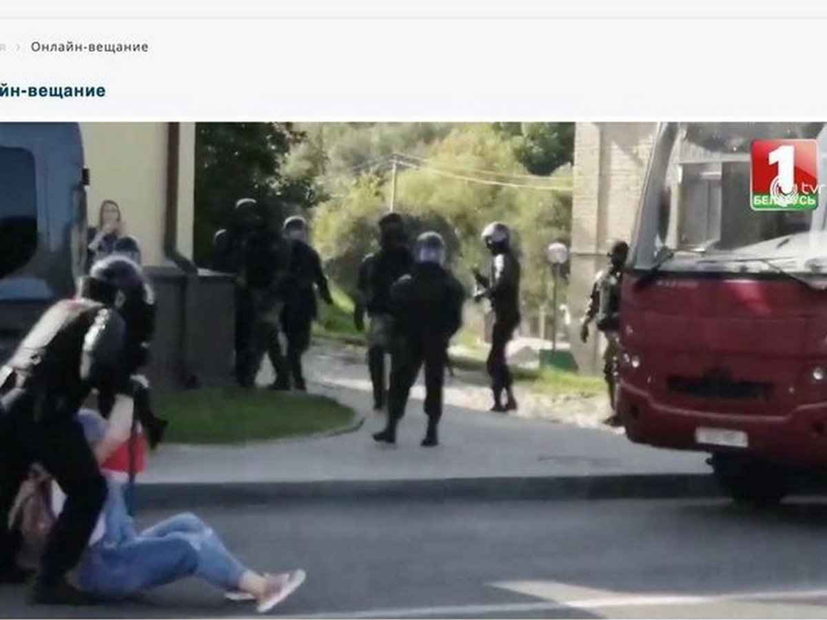 Хакеры показали видео избиения протестующих ОМОНом