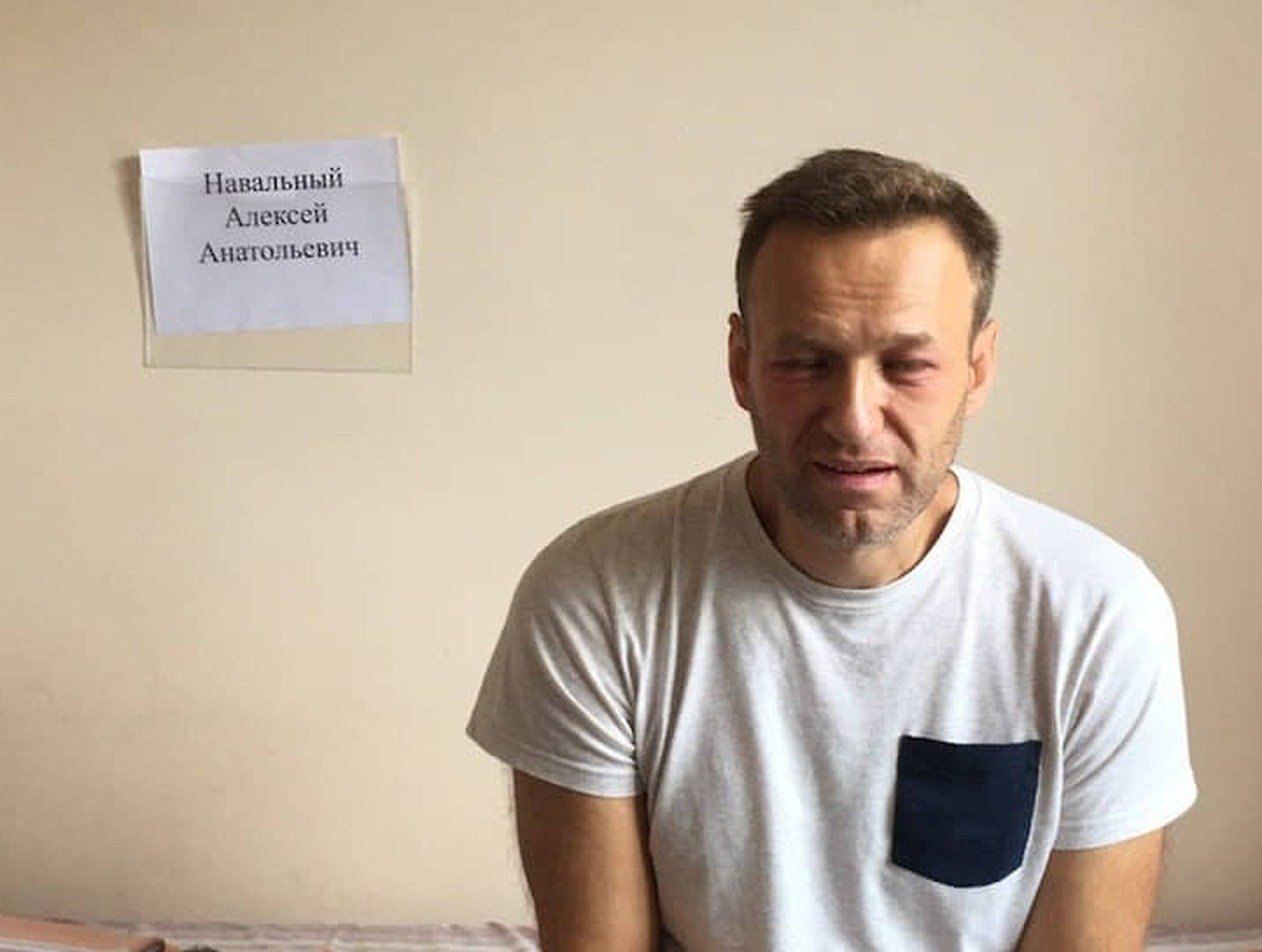 Алексей Навальный может самостоятельно ходить