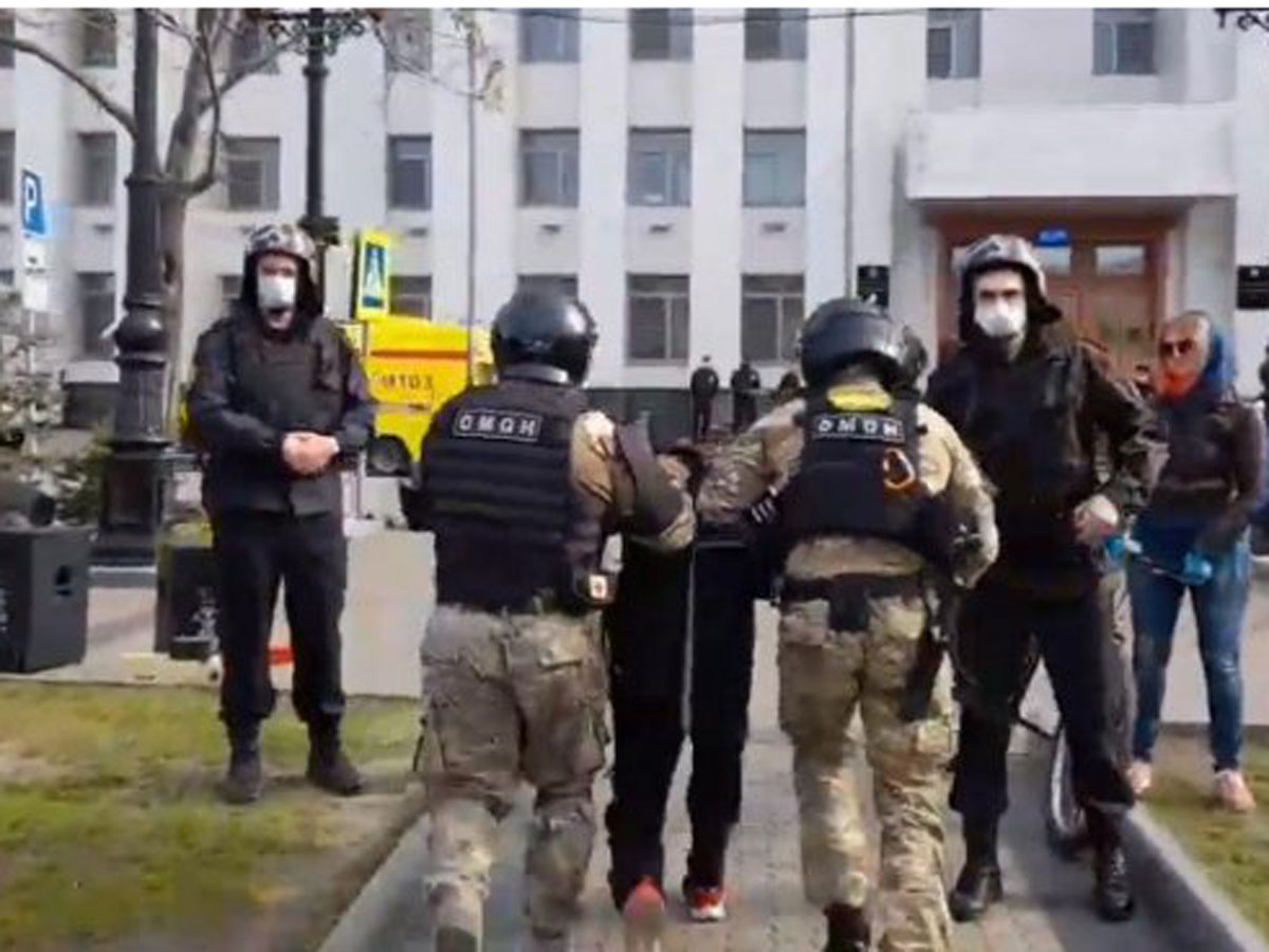 ОМОН применил силу в Хабаровске