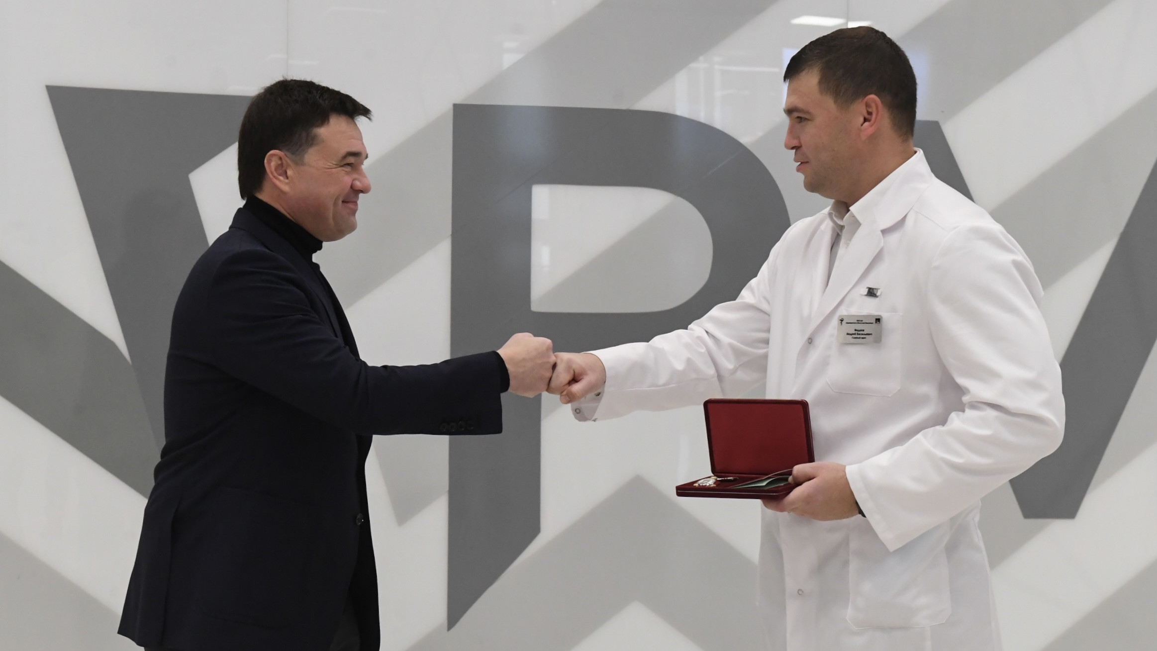 Андрей Воробьев проверил работу временного инфекционного стационара в КВЦ «Патриот»