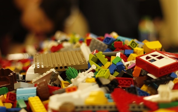 Кубик Лего за месяц: ученые выяснили, сколько пластика съедает человек