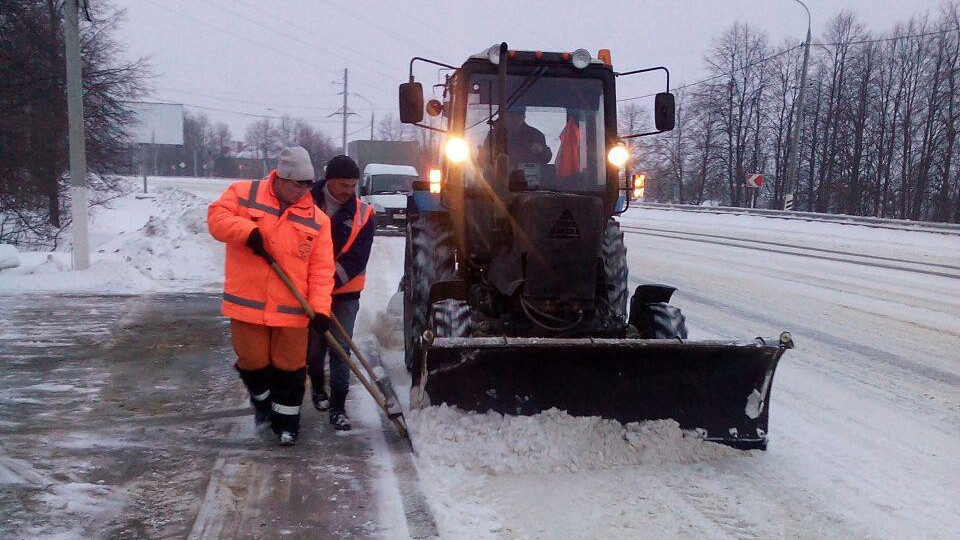 Более 6 тыс. сотрудников ЖКХ задействовали в уборке дворов и общественных пространств от снега