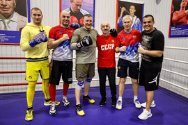  Олег Матыцин и президент AIBA Умар Кремлёв провели совместную тренировку с олимпийскими чемпионами по боксу