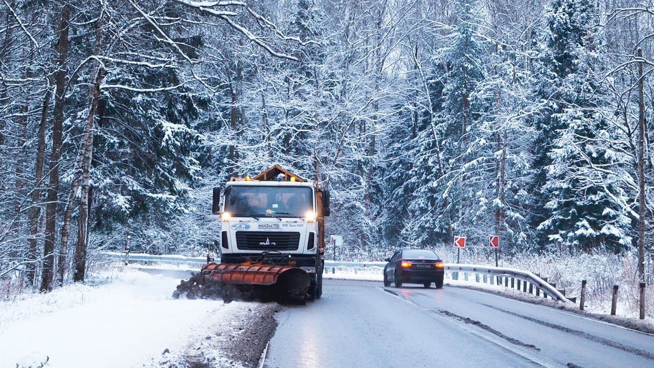 Дорожные и коммунальные службы Подмосковья переведены в усиленный режим из-за снега
