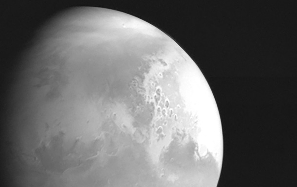 Китайский зонд прислал снимок Марса