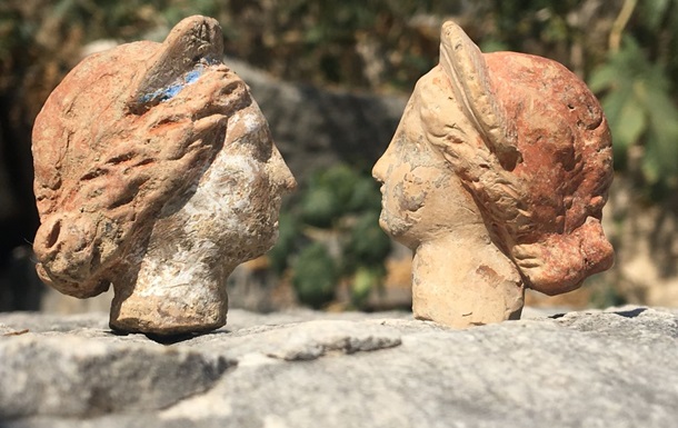 В Турции нашли десятки фигурок возрастом 2000 лет