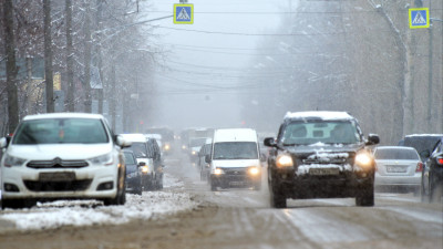 Водителям посоветовали выезжать на дороги после 22 часов из-за пробок в Подмосковье